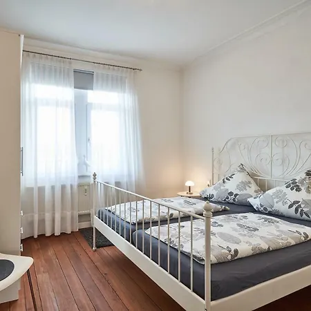 Casa Pinos * فريدريشسهافن
